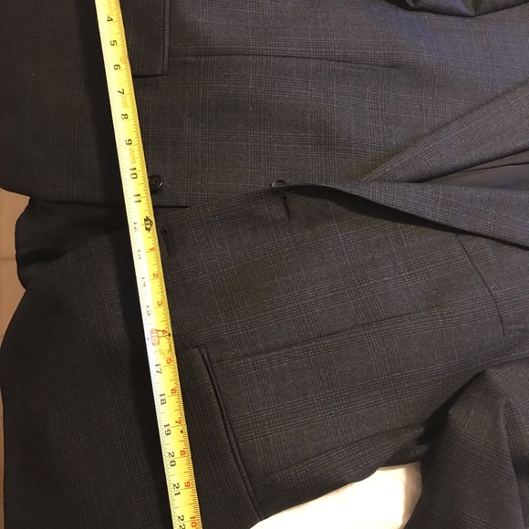 44 regular navy plaid sports coat. - Picture 8 of 8